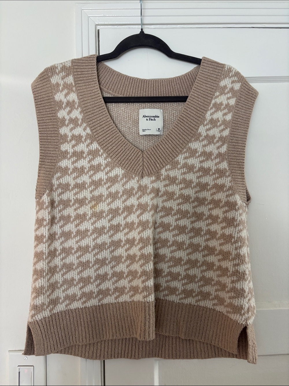 Abercrombie & Fitch Taupe and Cream Houndstooth V-Neck Sweater Vest